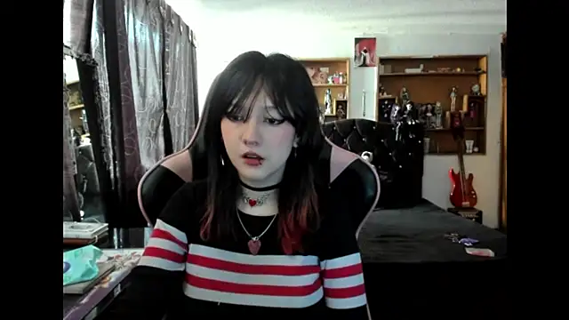 Snapshot of Maki_Zein_ chatting on December 2025 07:33:02 PM Maki Zein online show from December 2025 07:33:02 PM