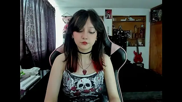 Snapshot of Maki_Zein_ chatting on December 2025 06:46:02 PM Maki Zein online show from December 2025 06:46:02 PM