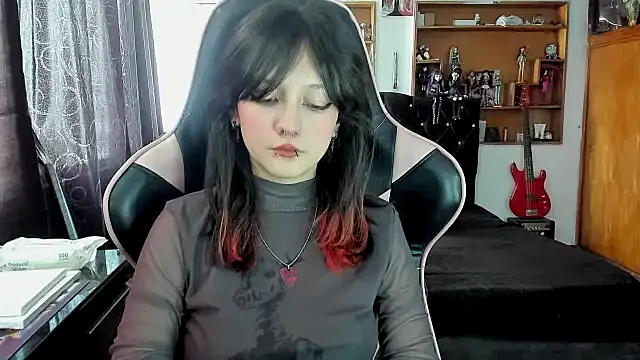 Snapshot of Maki_Zein_ chatting on December 2025 06:58:02 PM Maki Zein online show from December 2025 06:58:02 PM