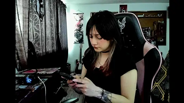 Snapshot of Maki_Zein_ chatting on January 2026 08:47:02 PM Maki Zein online show from January 2026 08:47:02 PM