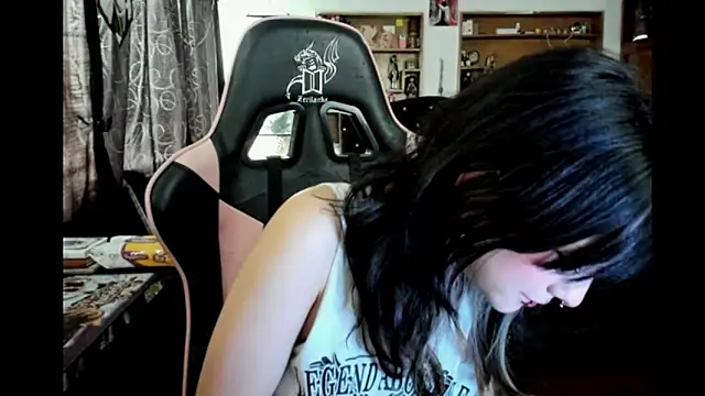 Snapshot of Maki_Zein_ chatting on March 2026 08:37:01 PM Maki Zein online show from March 2026 08:37:01 PM