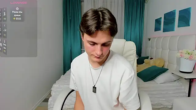 GGimperator  online show from October 2025 06:37:01 PM