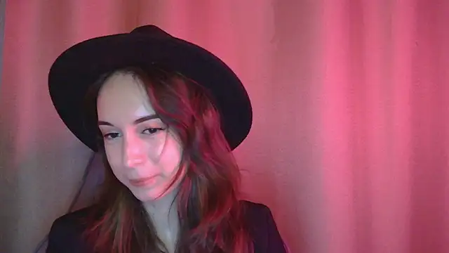 Snapshot of VeraLush chatting on November 2025 01:33:02 PM VeraLush online show from November 2025 01:33:02 PM