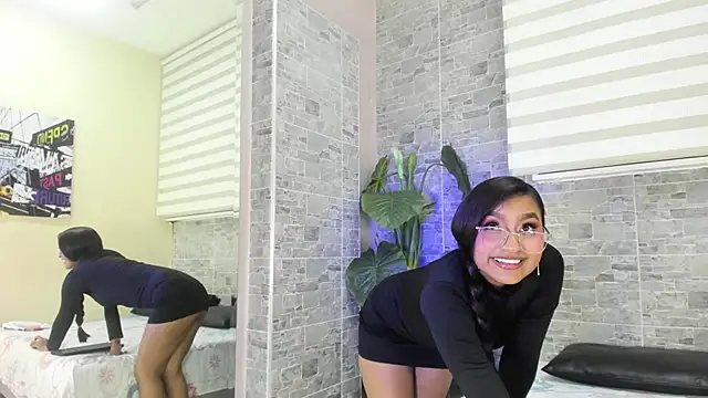 AmberBlazze online show from October 2025 12:05:02 PM