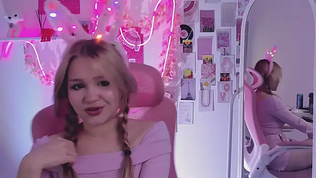 SweetCutie19 online show from October 2025 06:30:02 PM