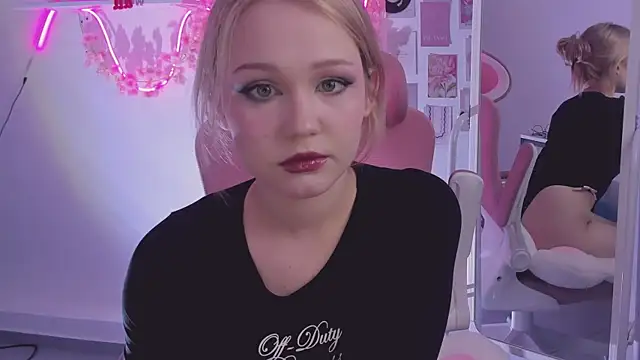 SweetCutie19 online show from October 2025 07:46:02 PM