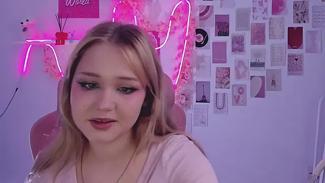 SweetCutie19 online show from October 2025 08:32:01 PM