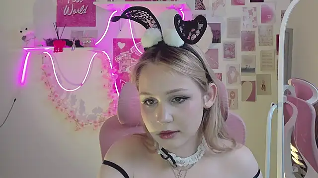 SweetCutie19 online show from November 2025 09:37:01 PM