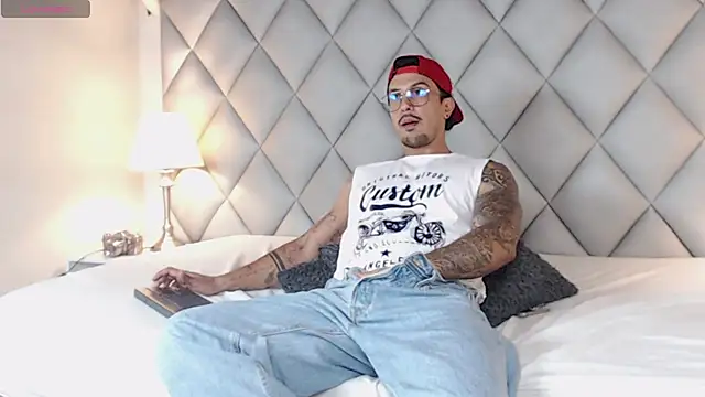 Snapshot of Liam_Espinoza chatting on October 2025 08:20:01 PM Liam Espinoza online show from October 2025 08:20:01 PM