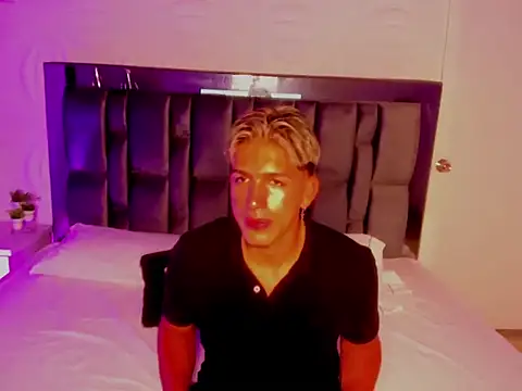 MathiasTaylorr online show from October 2025 07:36:02 PM