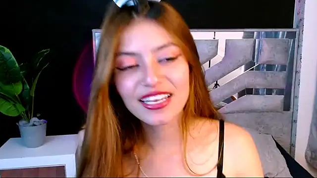 Snapshot of viky_evanss chatting on November 2025 07:13:02 PM viky evanss online show from November 2025 07:13:02 PM