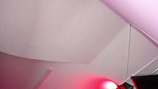 Yaluz Naugthy online show from January 2026 06:44:01 PM