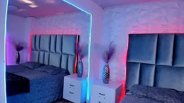 HollyPeach online show from January 2026 07:41:01 PM