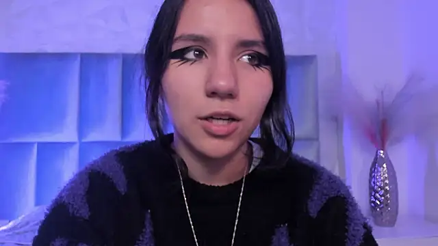 HollyPeach online show from March 2026 07:37:01 PM