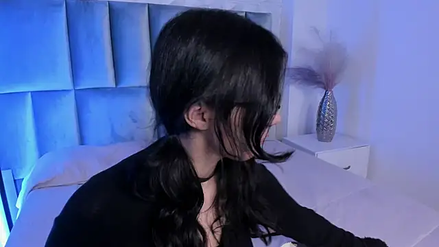 HollyPeach online show from May 2026 07:52:01 PM
