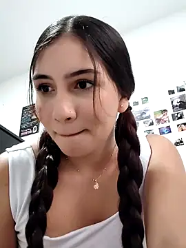 Snapshot of sophia_salazar18 chatting on November 2025 06:35:02 PM sophia salazar18 online show from November 2025 06:35:02 PM