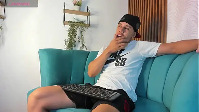 Adrian Volt online show from December 2025 03:24:02 AM