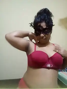 Expose Queen online show from December 2025 04:57:02 PM