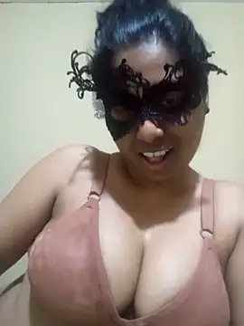 Expose Queen online show from February 2026 05:16:01 PM