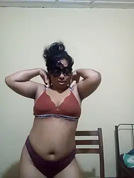 Expose Queen online show from March 2026 05:40:01 PM