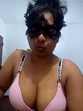 Snapshot of Expose_Queen chatting on May 2026 05:08:01 PM Expose Queen online show from May 2026 05:08:01 PM