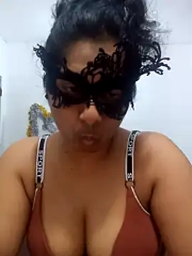 Snapshot of Expose_Queen chatting on May 2026 06:13:02 PM Expose Queen online show from May 2026 06:13:02 PM