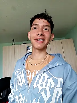 Snapshot of heyy_noah11 chatting on April 2026 05:54:01 PM heyy noah11 online show from April 2026 05:54:01 PM