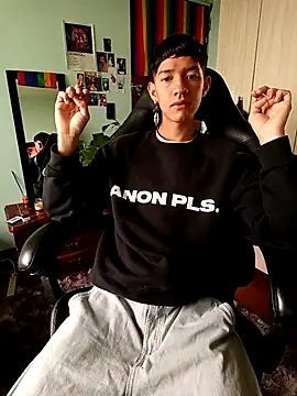 Snapshot of heyy_noah11 chatting on April 2026 04:38:02 PM heyy noah11 online show from April 2026 04:38:02 PM