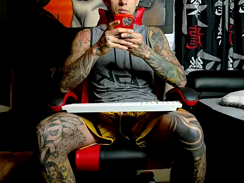 Snapshot of Molotov_Explosive chatting on October 2025 12:01:02 AM Molotov Explosive online show from October 2025 12:01:02 AM