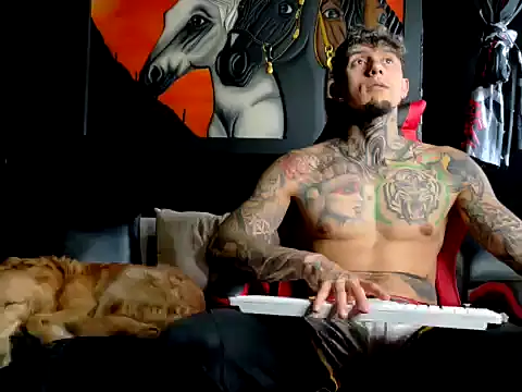 Snapshot of Molotov_Explosive chatting on November 2025 08:20:02 PM Molotov Explosive online show from November 2025 08:20:02 PM