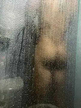 Snapshot of Molotov_Explosive chatting on November 2025 09:46:01 PM Molotov Explosive online show from November 2025 09:46:01 PM