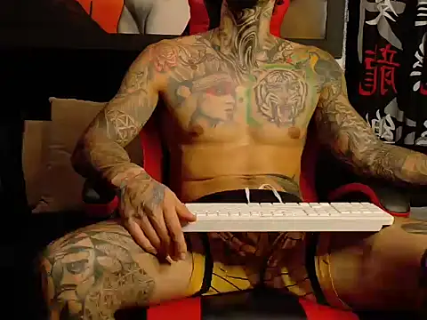 Snapshot of Molotov_Explosive chatting on November 2025 12:21:01 AM Molotov Explosive online show from November 2025 12:21:01 AM