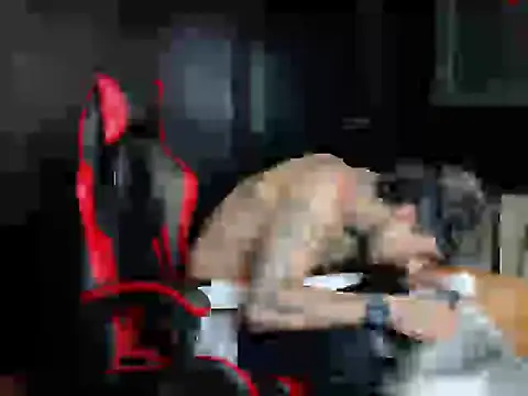 Snapshot of Molotov_Explosive chatting on November 2025 09:35:02 PM Molotov Explosive online show from November 2025 09:35:02 PM