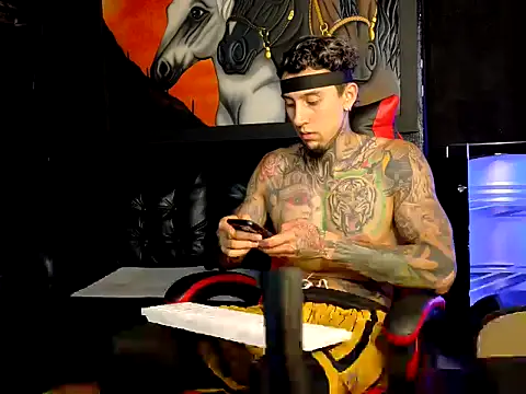 Snapshot of Molotov_Explosive chatting on November 2025 10:20:01 PM Molotov Explosive online show from November 2025 10:20:01 PM