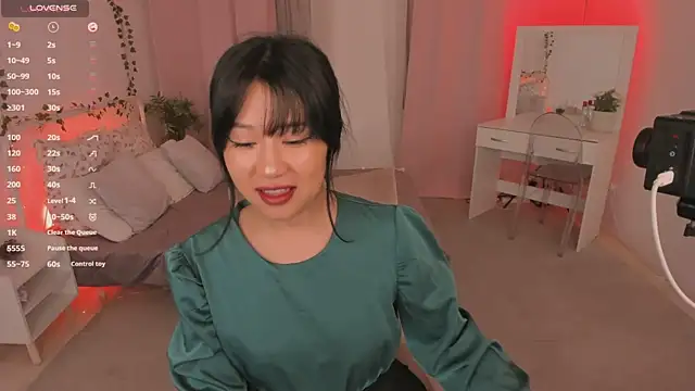 Erika Kim online show from November 2025 06:01:01 AM