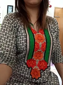Tanha18 online show from May 2026 01:00:01 AM