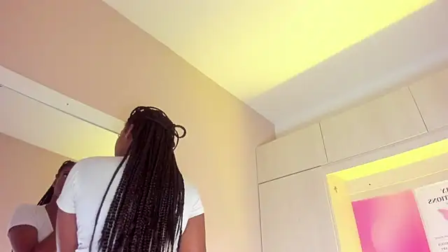 MaraBaker online show from December 2025 12:00:01 PM