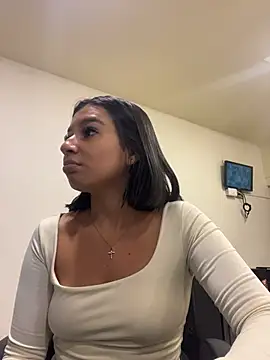 AlyssaRay online show from May 2026 04:02:01 PM