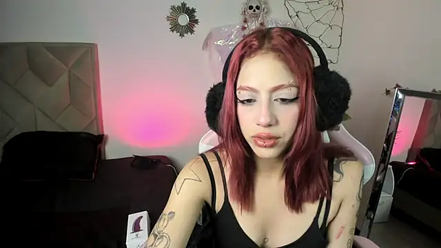 Snapshot of Vicky_Boop chatting on October 2025 01:00:01 PM Vicky Boop online show from October 2025 01:00:01 PM