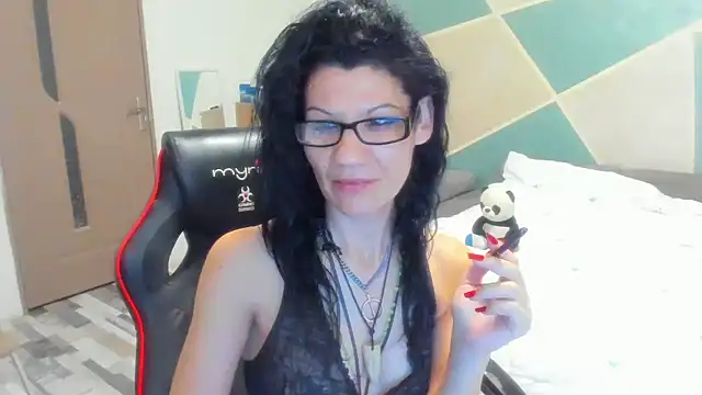 Snapshot of SweetSin40 chatting on April 2026 06:05:02 PM SweetSin40 online show from April 2026 06:05:02 PM