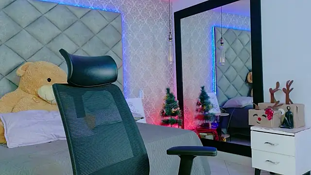 CARO ADAMS1 online show from January 2026 12:10:01 PM