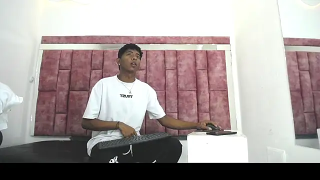 Mick storm online show from April 2026 06:52:01 PM