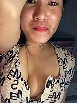 TranOanh999 online show from October 2025 10:38:01 AM