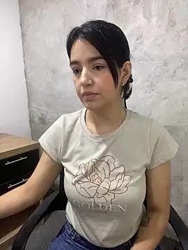 Snapshot of 1evelinewood chatting on March 2025 04:24:02 PM 1evelinewood online show from March 2025 04:24:02 PM