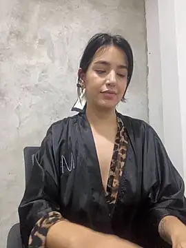 Snapshot of 1evelinewood chatting on March 2025 08:20:02 PM 1evelinewood online show from March 2025 08:20:02 PM