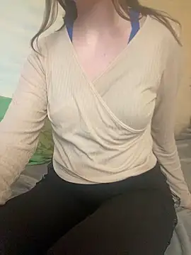 KittieCreme online show from April 2026 11:58:01 AM