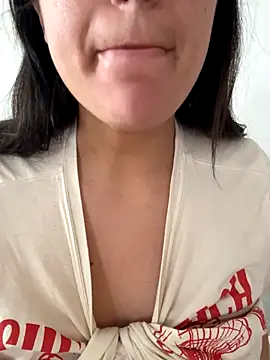 Snapshot of mamimamacitaaa chatting on October 2025 07:42:01 AM mamimamacitaaa online show from October 2025 07:42:01 AM