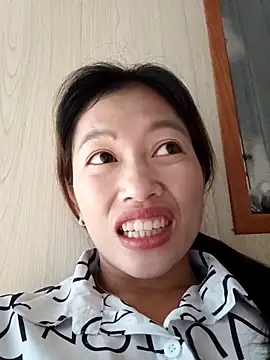 -Paige- online show from October 2025 07:44:01 AM