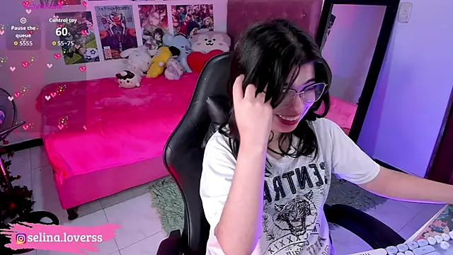 Snapshot of selina_lovers_ chatting on April 2026 03:21:01 AM selina lovers online show from April 2026 03:21:01 AM