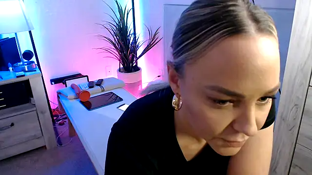 sofiahothead online show from March 2026 06:03:02 AM